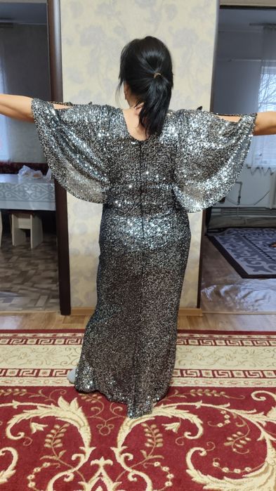 Платья разные 52-54