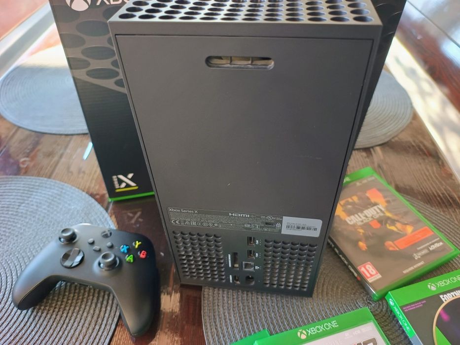 Vând Xbox series X 1t +Controller+4 jocuri
