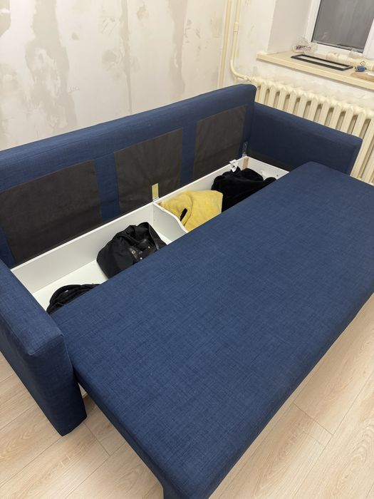 Диван ИКЕЯ синего цвета