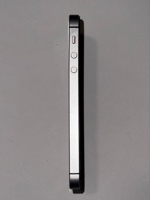 iPhone SE 1st gen (2016), 32GB, 100% батерия