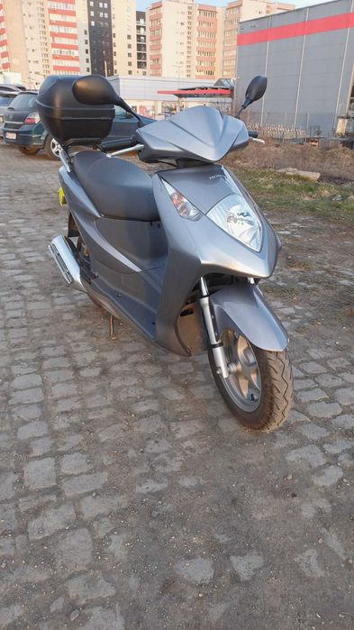 Scuter Honda Dylan 125 !!! pret 1.400 € negociabil