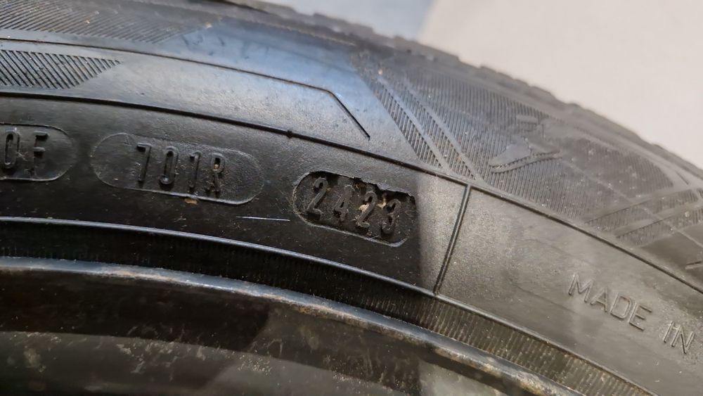 Vând set 4 anvelope de iarnă premium Goodyear UltraGrip Performance 3