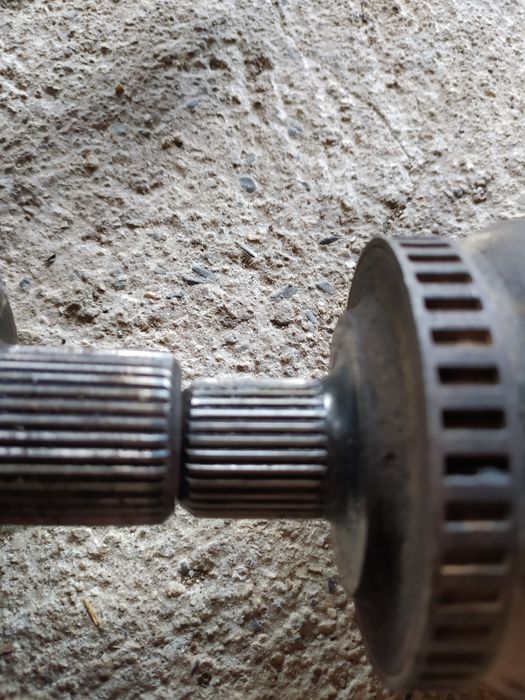 Дясна полуоска за Пасат 99г