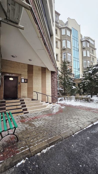 Медеуский р-н 4ком квартира у парка