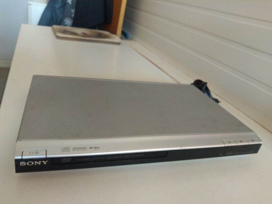 DVD. Sony. dvp -sr 100