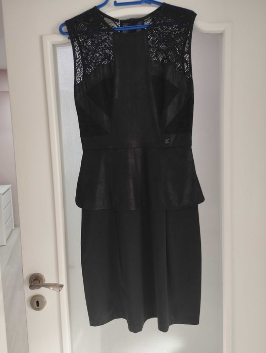 Елегантна рокля с кожа и дантела