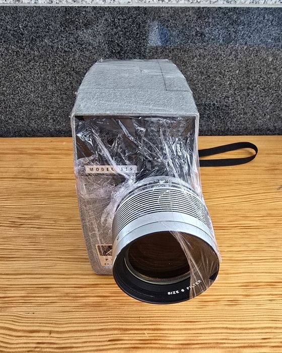 Ретро камера - Revere Model 119 8mm Power Zoom