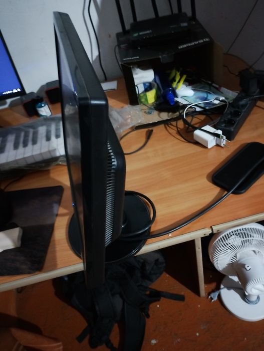 Монитор LG (vga разъем)
