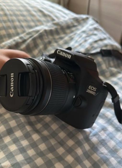 Фотокамера Canon EOS 2000D Kit EF-S 18-55 III черный