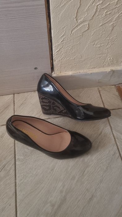 Продам туфли женские