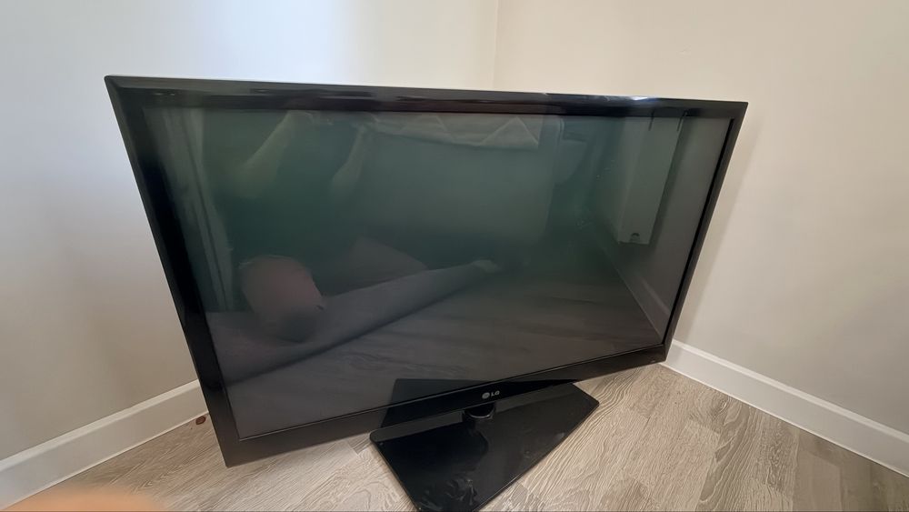 Телевизор LG не смарт в хорошем состояний