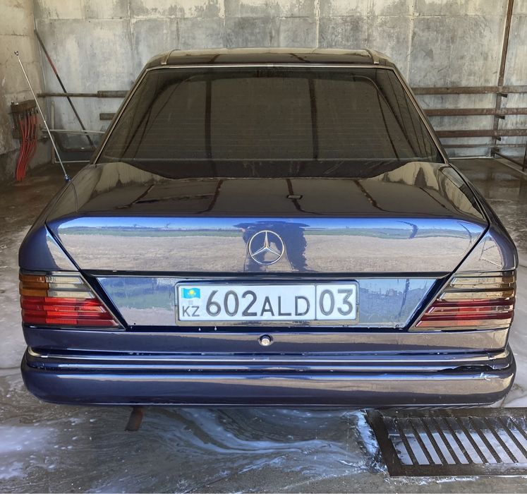 Mersedec-Benz E230