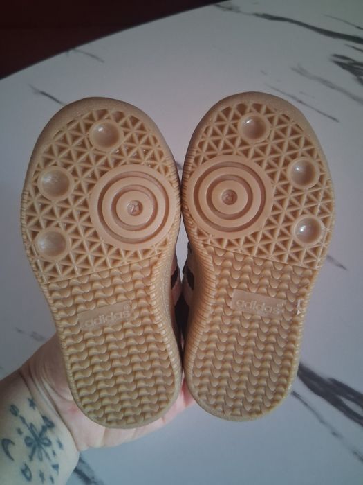 Adidași noi bebe mărimea 21