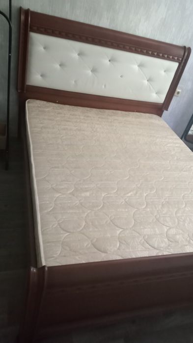 кровать двуспальная