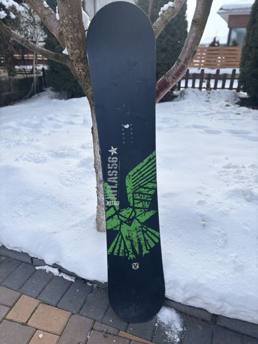 Placa snowboard Nitro Assassin cu dimensiunea de 153cm fara legaturi