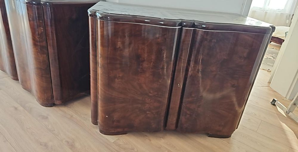 Mobilier din lemn masiv