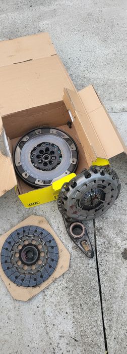 Kit ambreiaj volanta masa dubla bmw e90 e91 318d N47