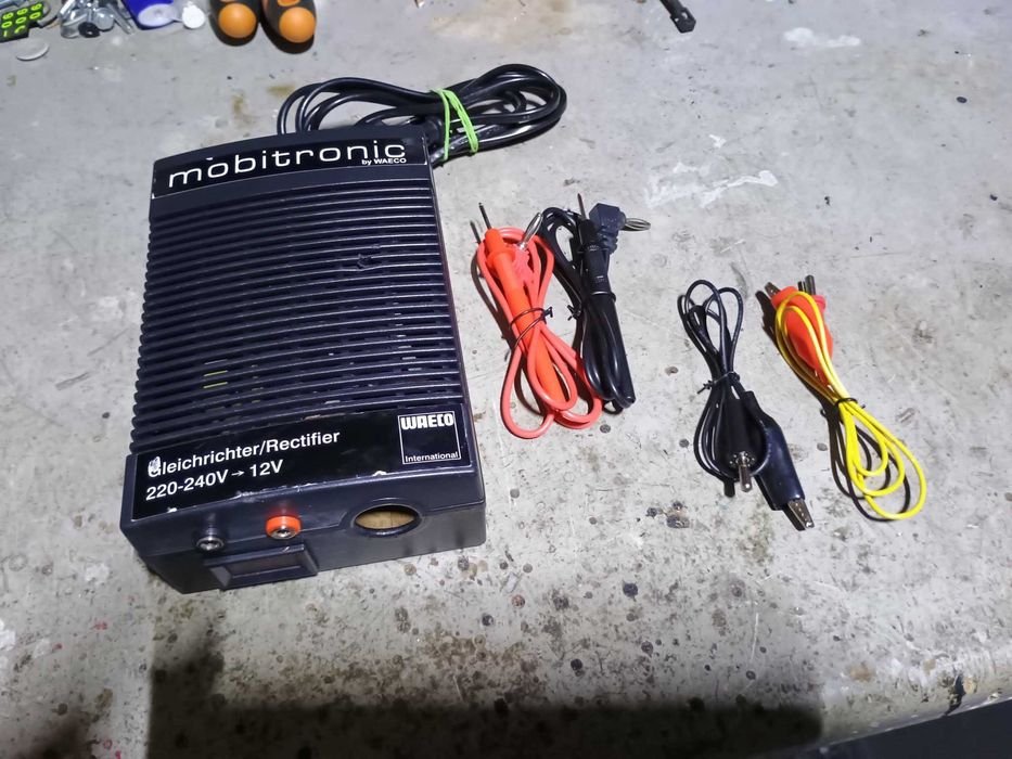 Sursa/ transformator/ alimentator 12 v - 5 A,