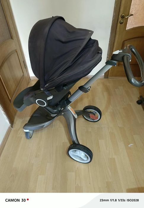 Продам коляску  Stokke