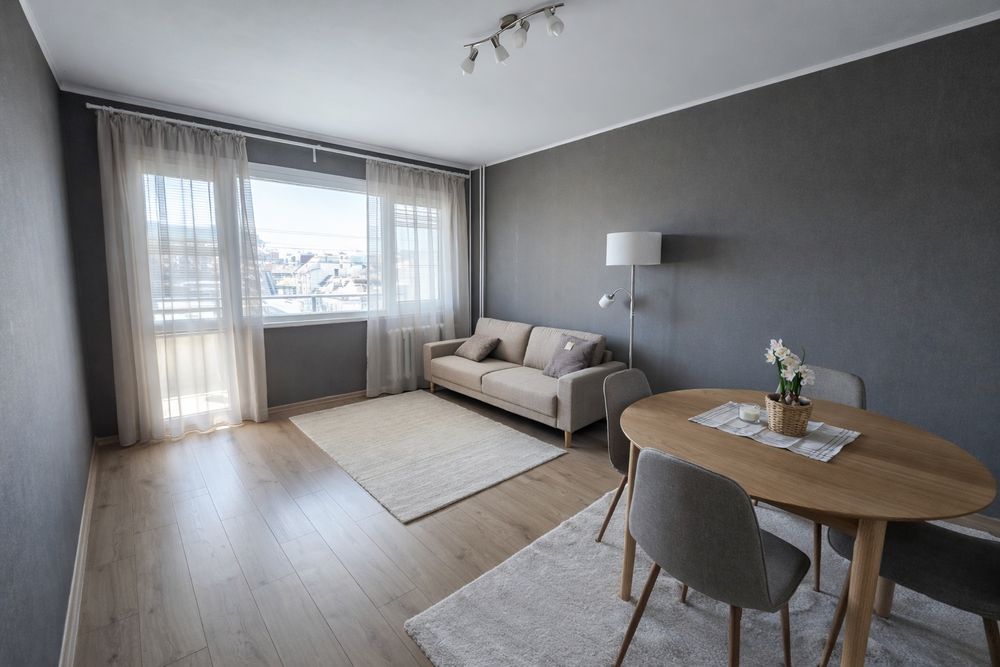 Продава се от собственик! 2-стаен  апартамент в ж.к. Лагера до метро, с гледка към Витоша, ТЕЦ, ремонтиран и обзаведен