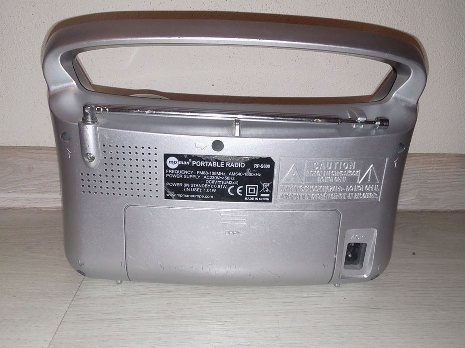 Aparate radio . Unul cu USB