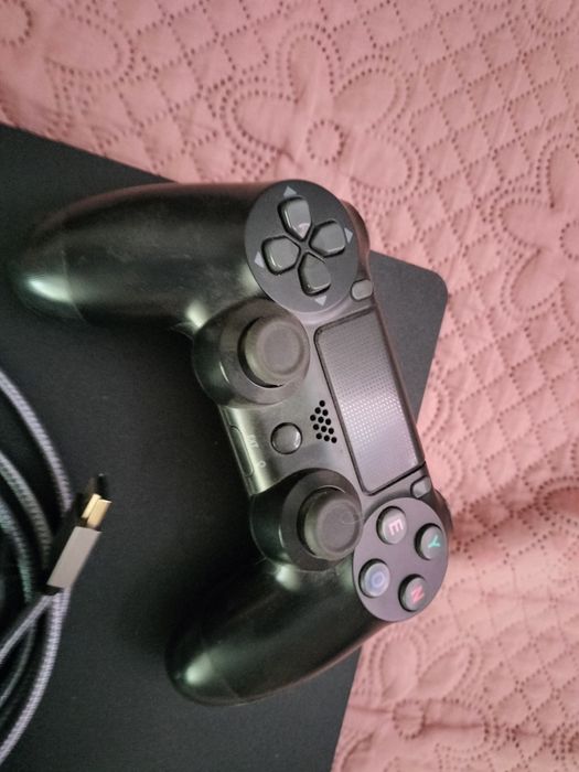 Playstation 4 slim, SSd 1TB, 2 controll-ere, plus jocuri