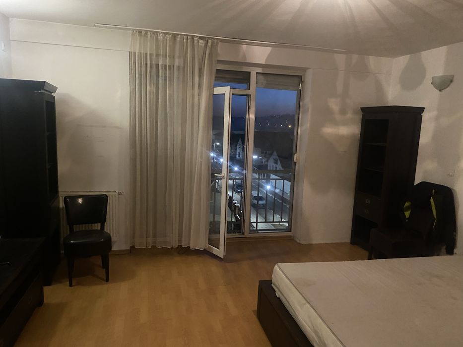 De inchiriat apt 1 canera modern, Reghin in Blocul politiei.