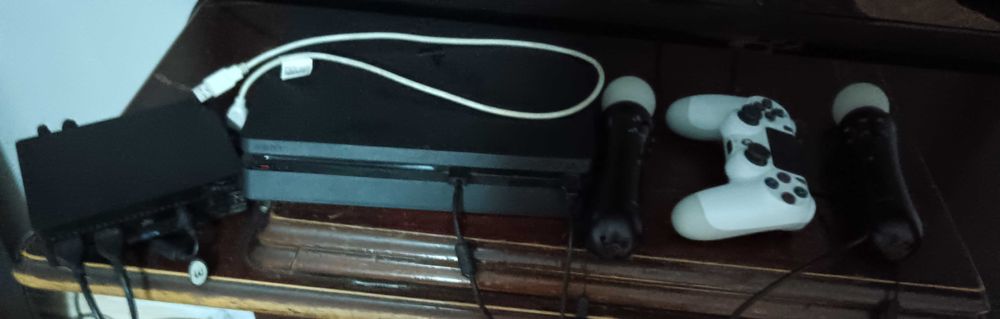 Продам PS4 slim c VR