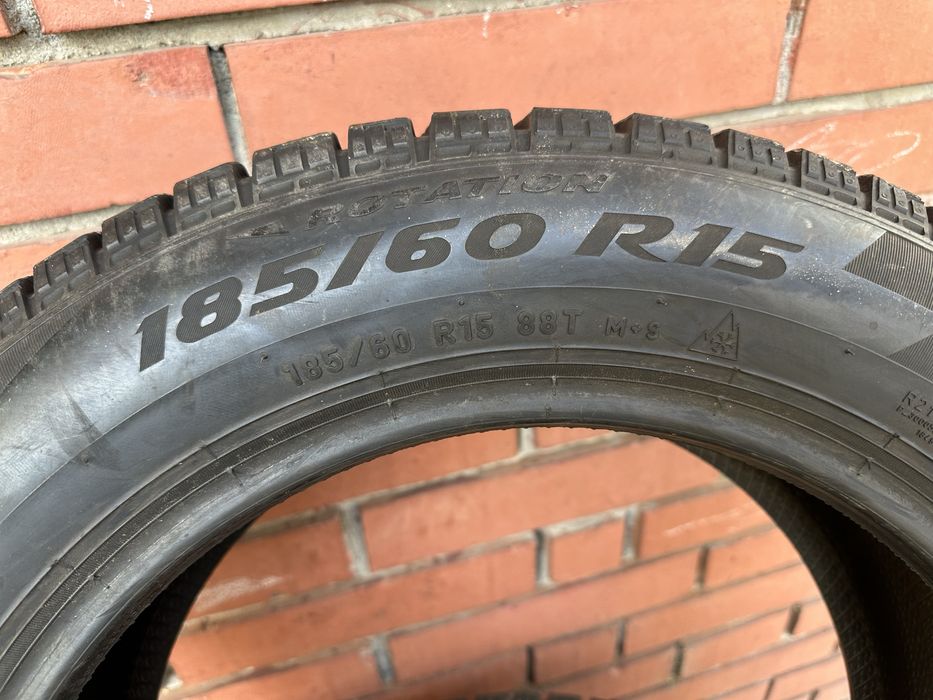 Продавам 2бр. Зимни гуми 185/60/15 Pirelli / Пирели