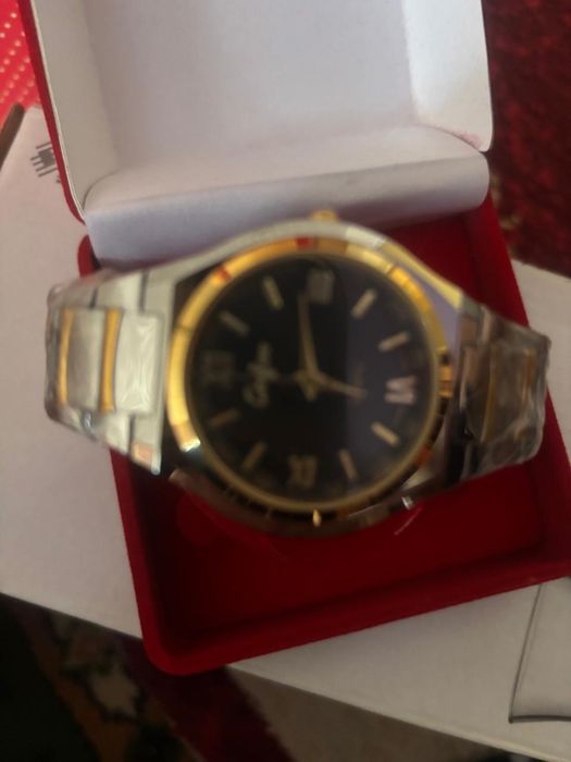 Продаются мужские часы