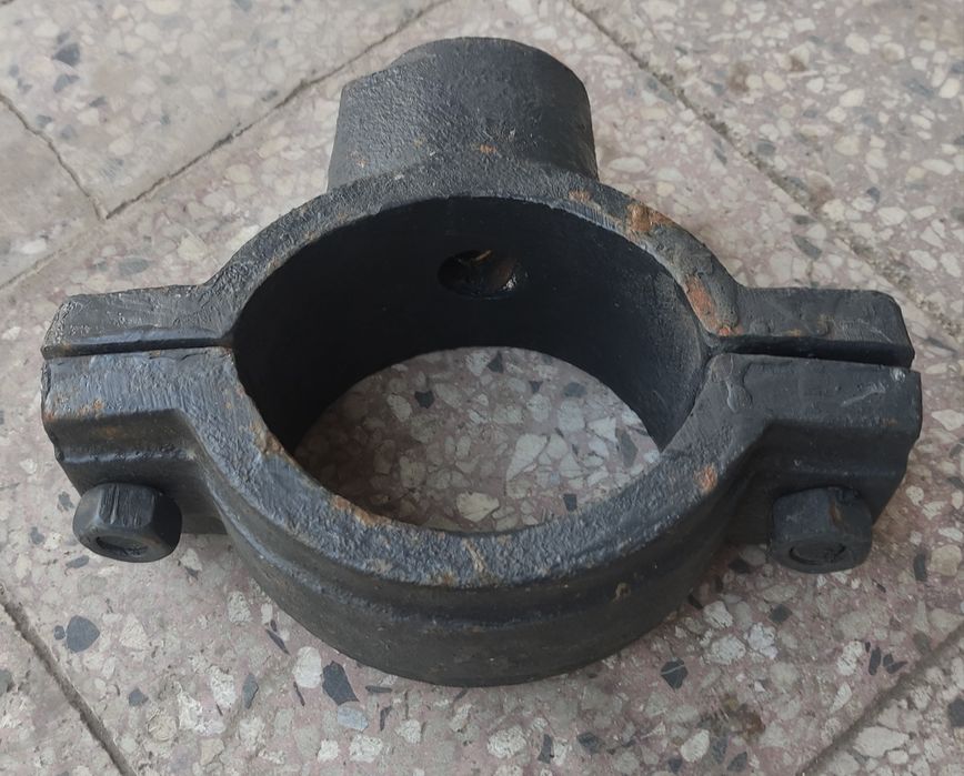 Водовземна чугунена скоба