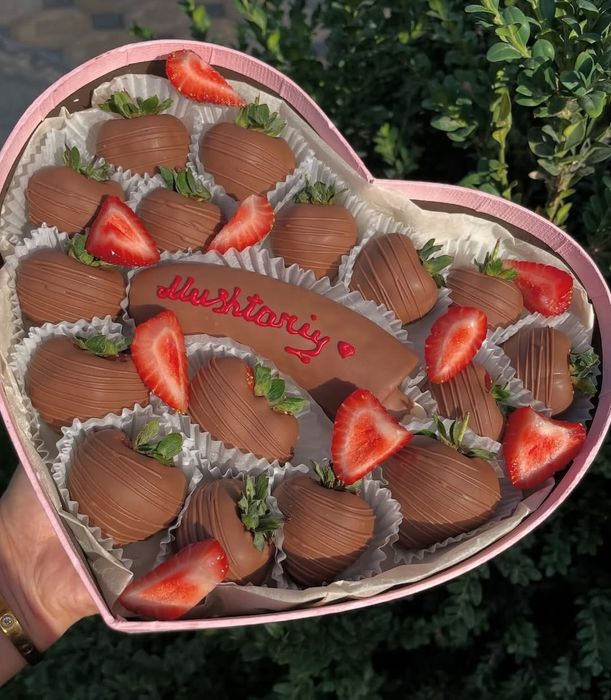 Клубника в шоколаде chocoberry mandarin buket