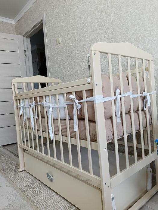 Детская кроватка маятник