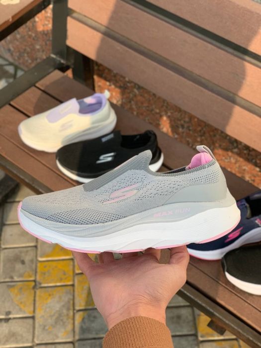 Skechers Ultira  .