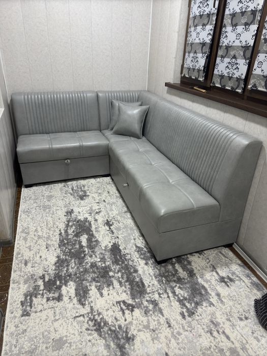 Мягкий кухонный уголок