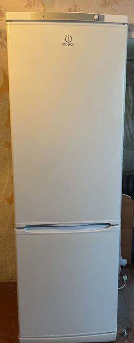 Холодильник indesit