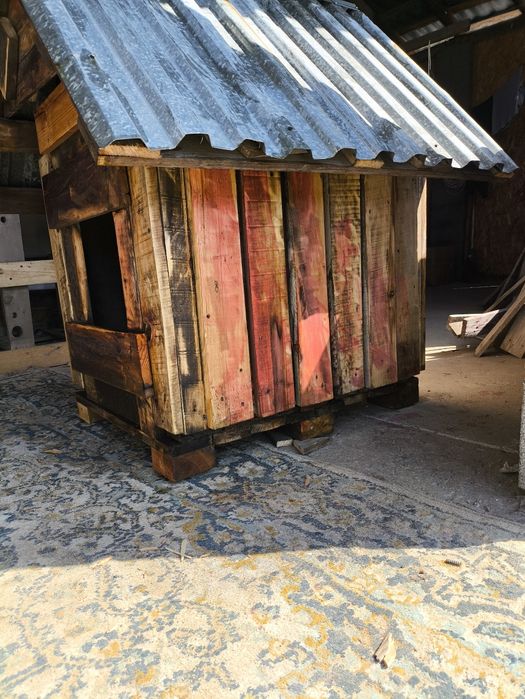 Будка собаки новая из доски