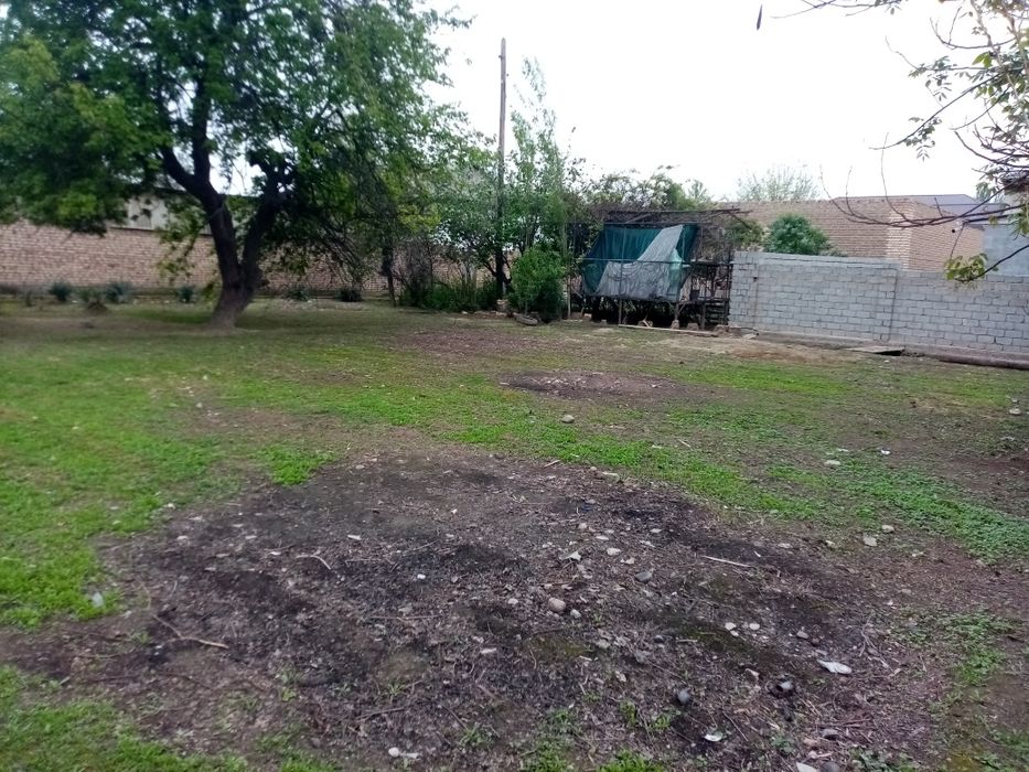 Срочно сотилади. Участка без маклер.