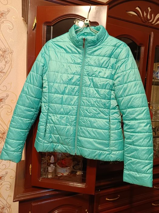 Женская куртка демисезонная,новая,размер XL.