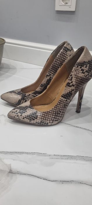 Продам 3 пары туфлей