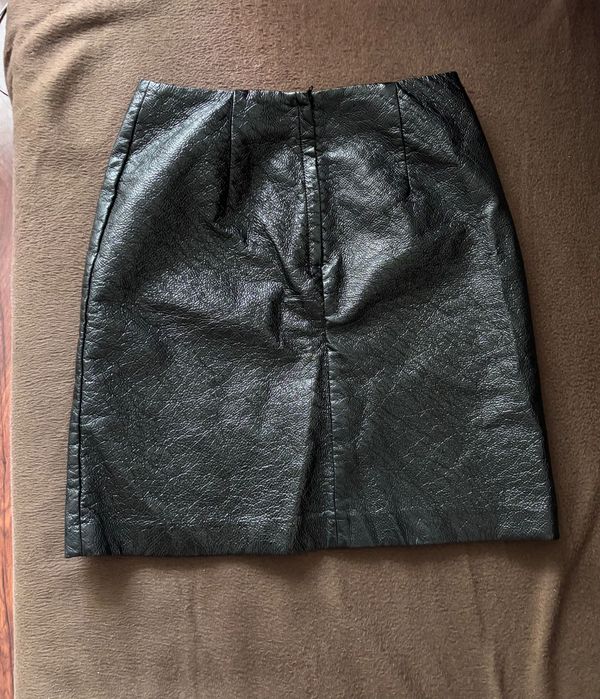 Кожена лъскава пола H&M XS размер