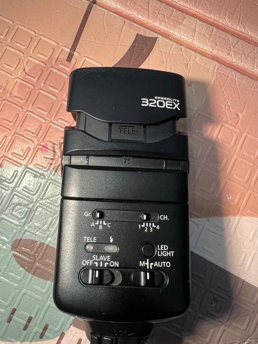 Вспышка Canon Speedlite 320EX