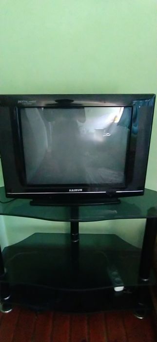 Televizor , podstavka, tuner va simlari