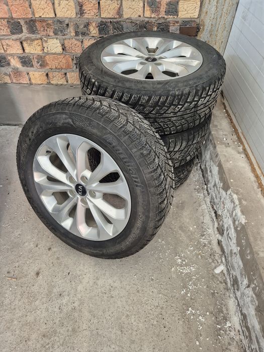 Продам б/у резина  на KIA SORENTO