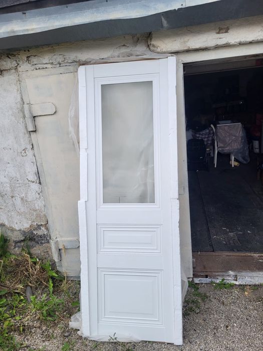 Продам межкомнатную дверь