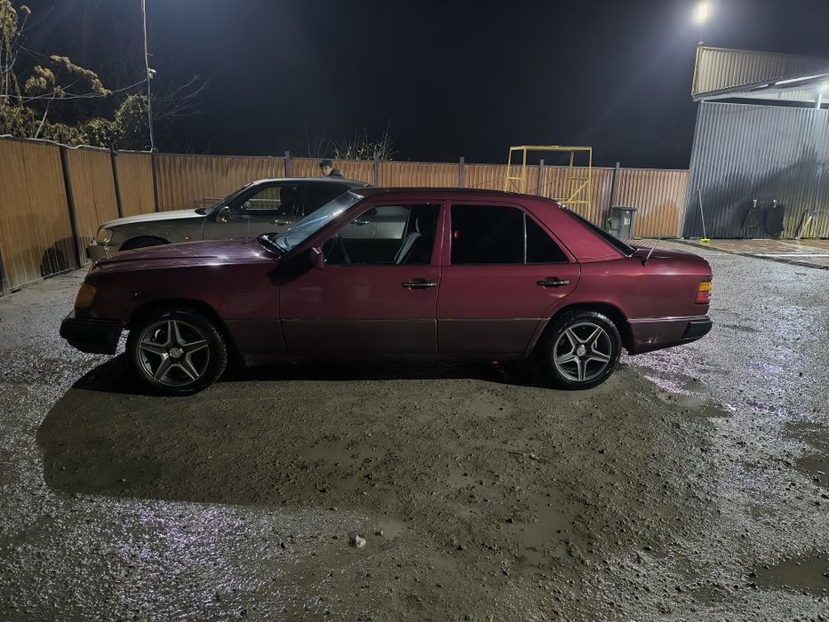 Продаю мерс 124.