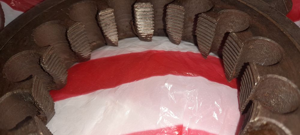 Плашка на ось чулка ступицы.