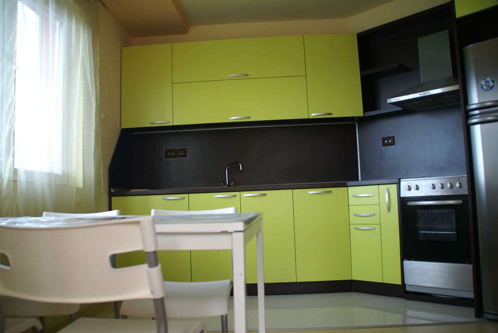 Дава се под наем Двустаен апартамент в Варна, Център - 60 кв.м за 498.27 € - Снимка #2