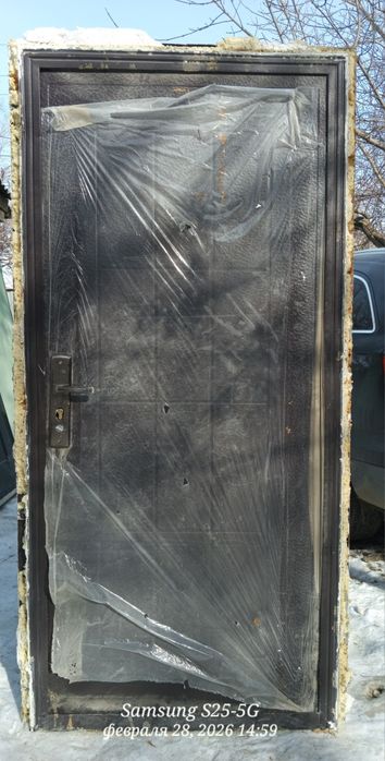 Продам две двери металлические.