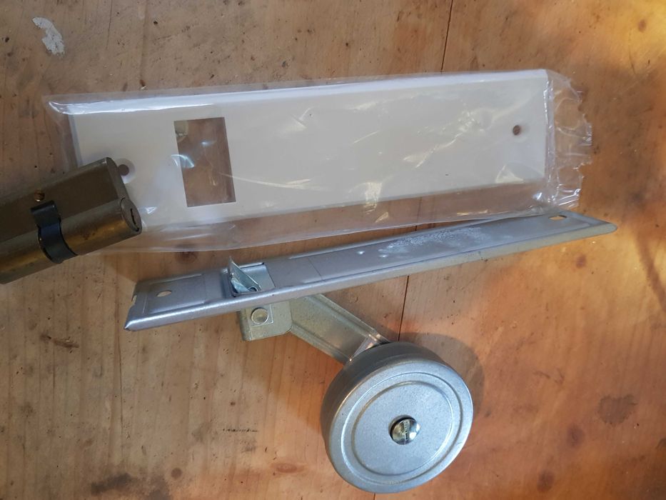 Deblocari usi si reparatii diverse